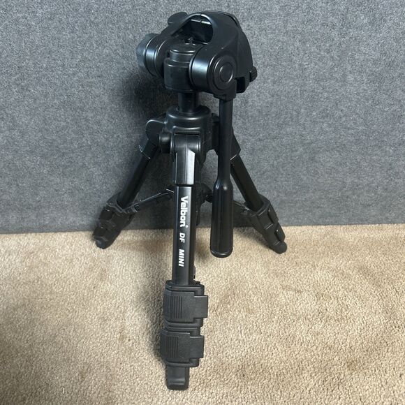 VELBON DF Mini 3-Section Aluminum Tripod w/ Adjustable 3-Way Panhead 12"-21.3" - Picture 2 of 8